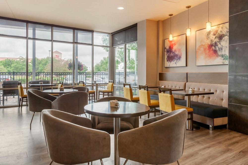 Cambria Hotel Denver International Airport Aurora Exterior photo