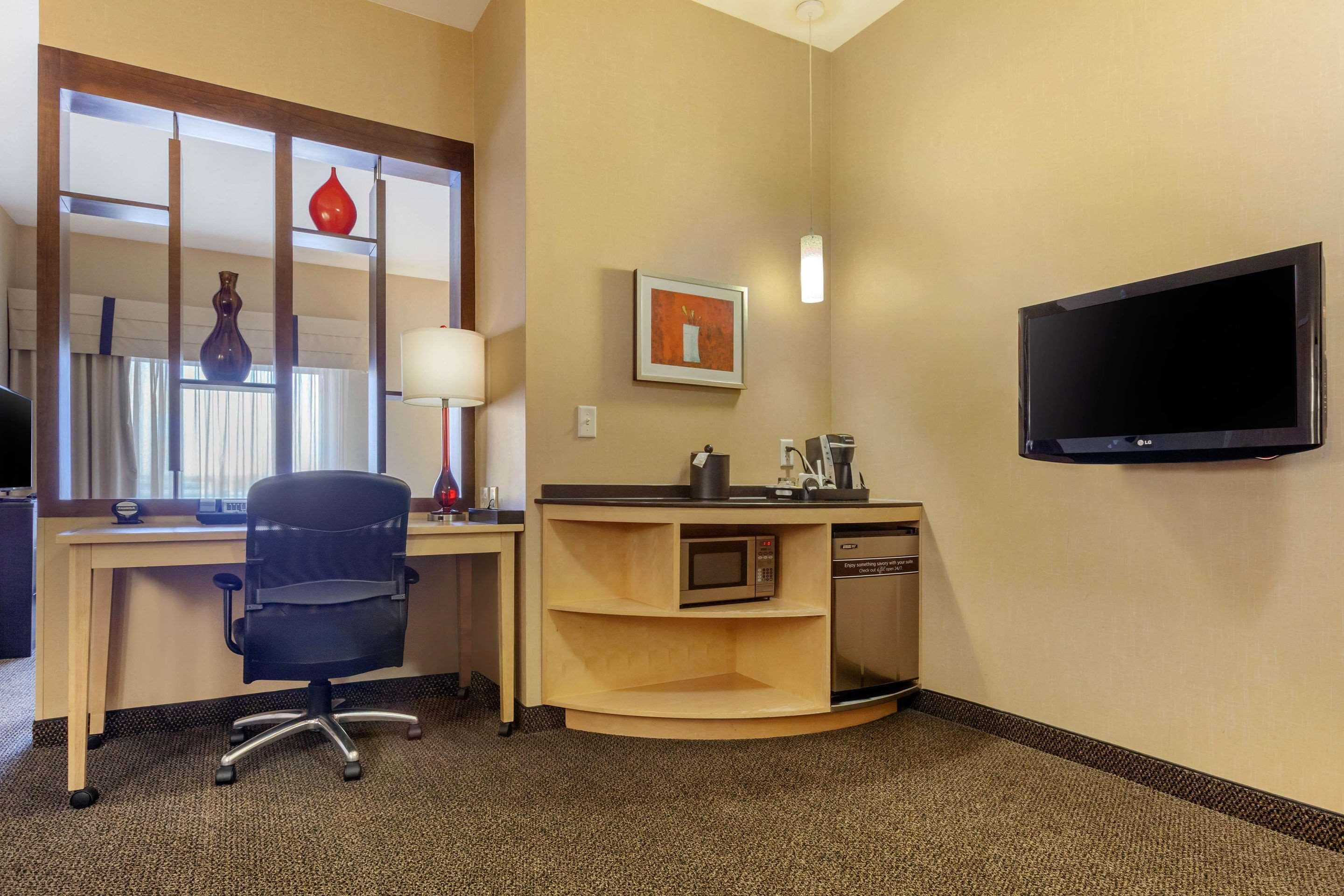 Cambria Hotel Denver International Airport Aurora Exterior photo