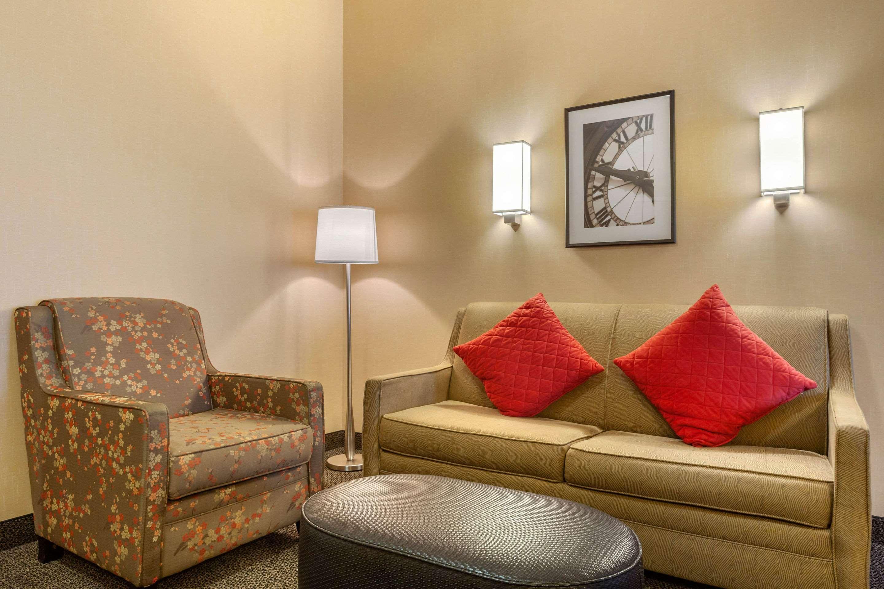 Cambria Hotel Denver International Airport Aurora Exterior photo