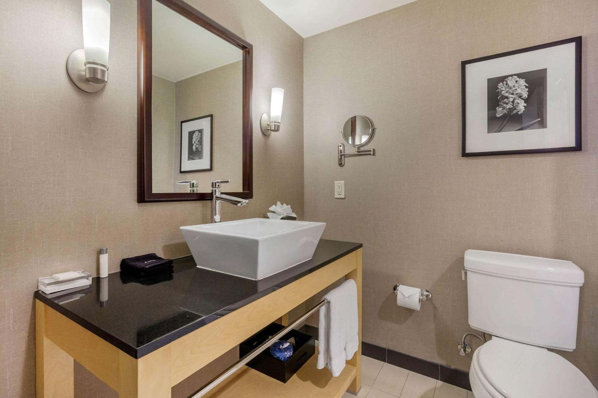 Cambria Hotel Denver International Airport Aurora Exterior photo