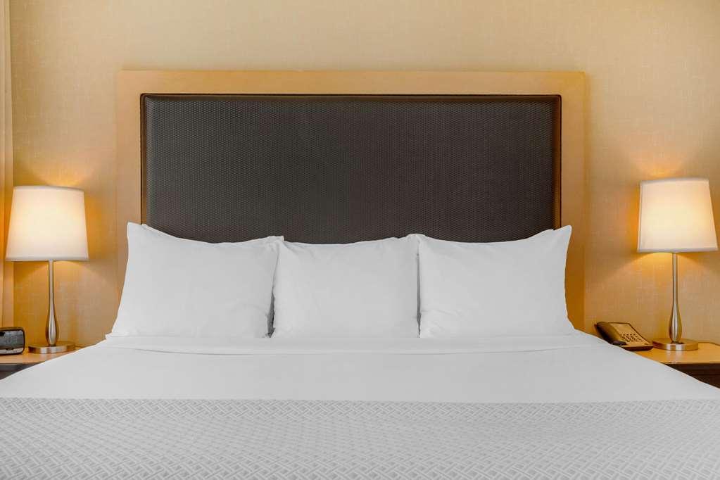 Cambria Hotel Denver International Airport Aurora Room photo